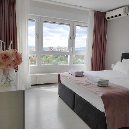 Penthouse “Sky 16” Studio Apartment Zagreb Bagian luar foto
