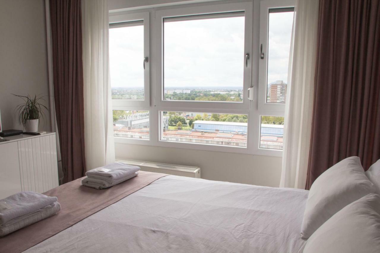 Penthouse “Sky 16” Studio Apartment Zagreb Bagian luar foto