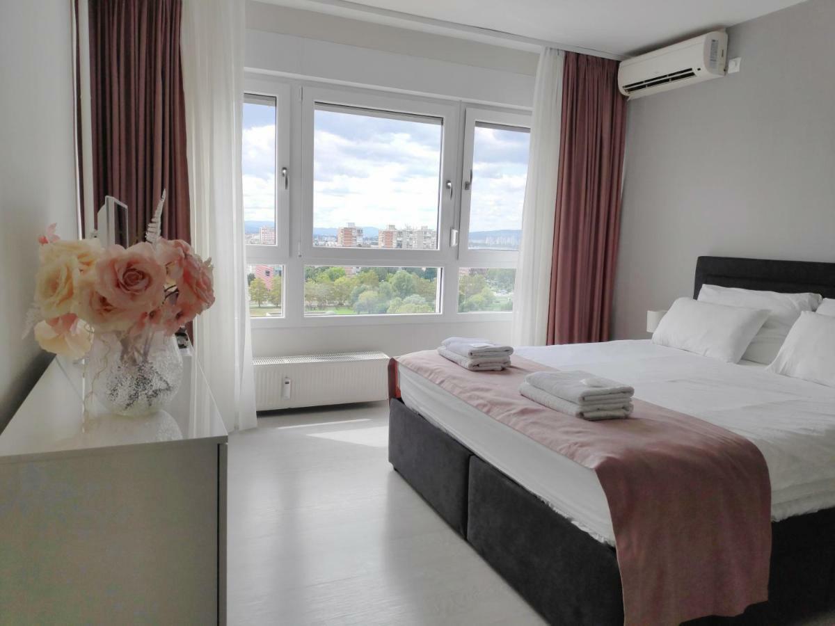 Penthouse “Sky 16” Studio Apartment Zagreb Bagian luar foto
