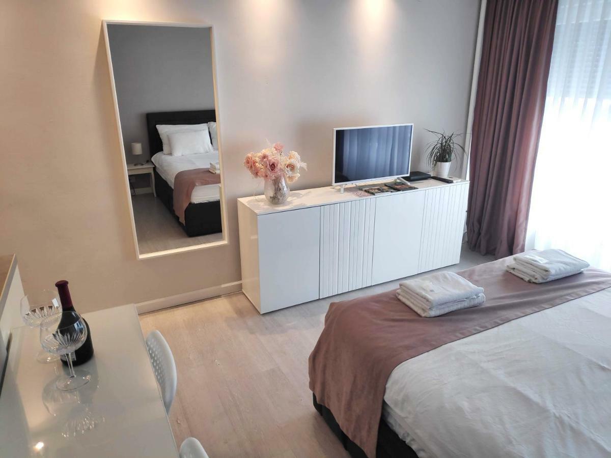 Penthouse “Sky 16” Studio Apartment Zagreb Bagian luar foto