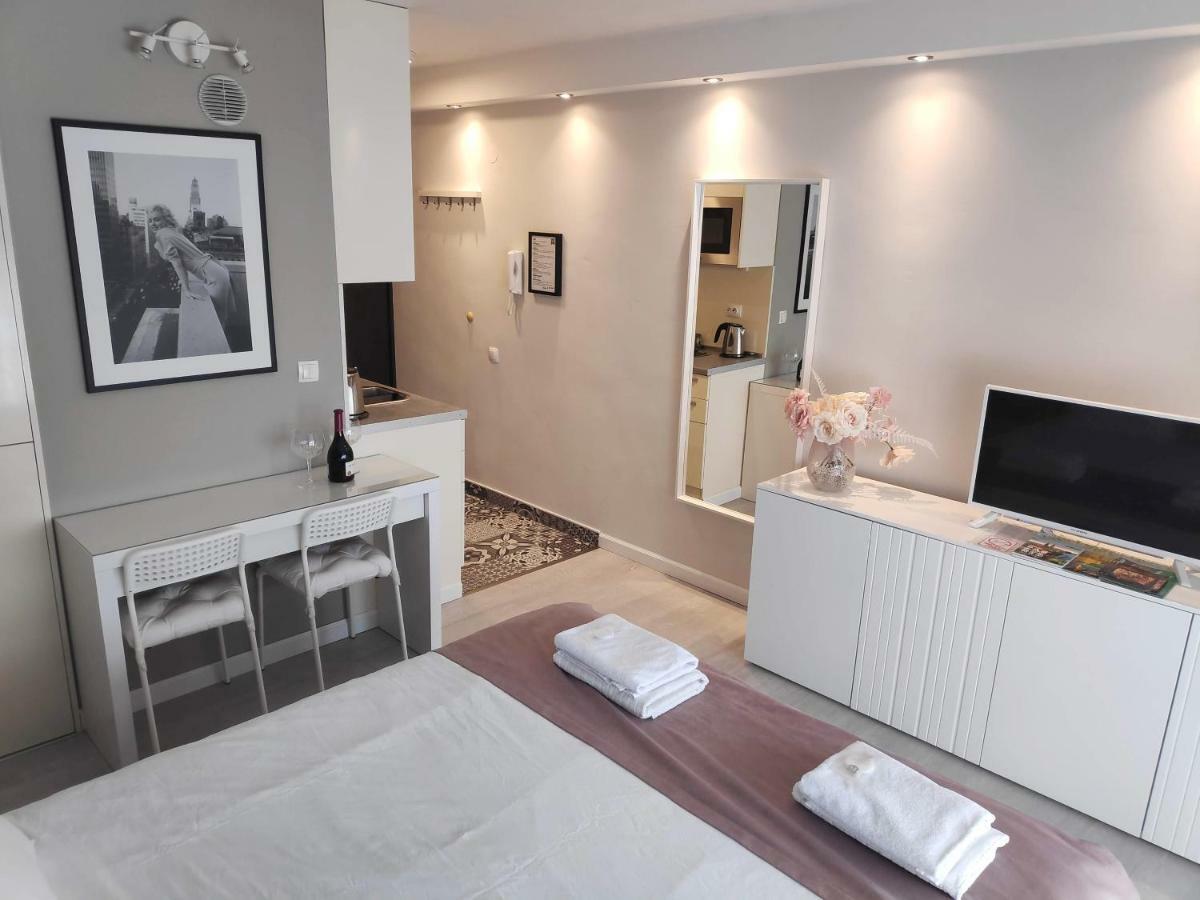 Penthouse “Sky 16” Studio Apartment Zagreb Bagian luar foto